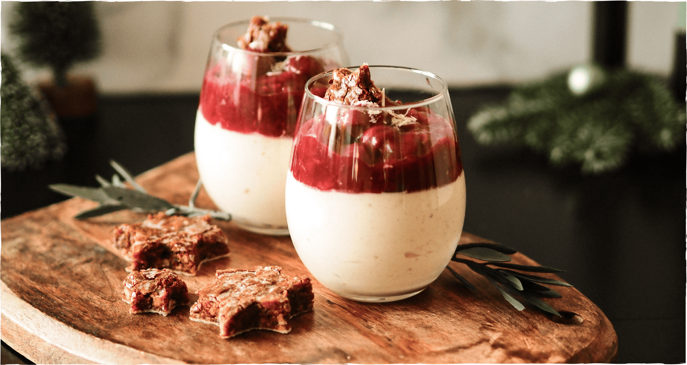 Lebkuchenmousse mit Glühweinkirschen