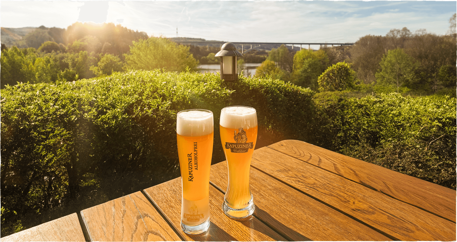 Weißbiergenuss im Biergarten