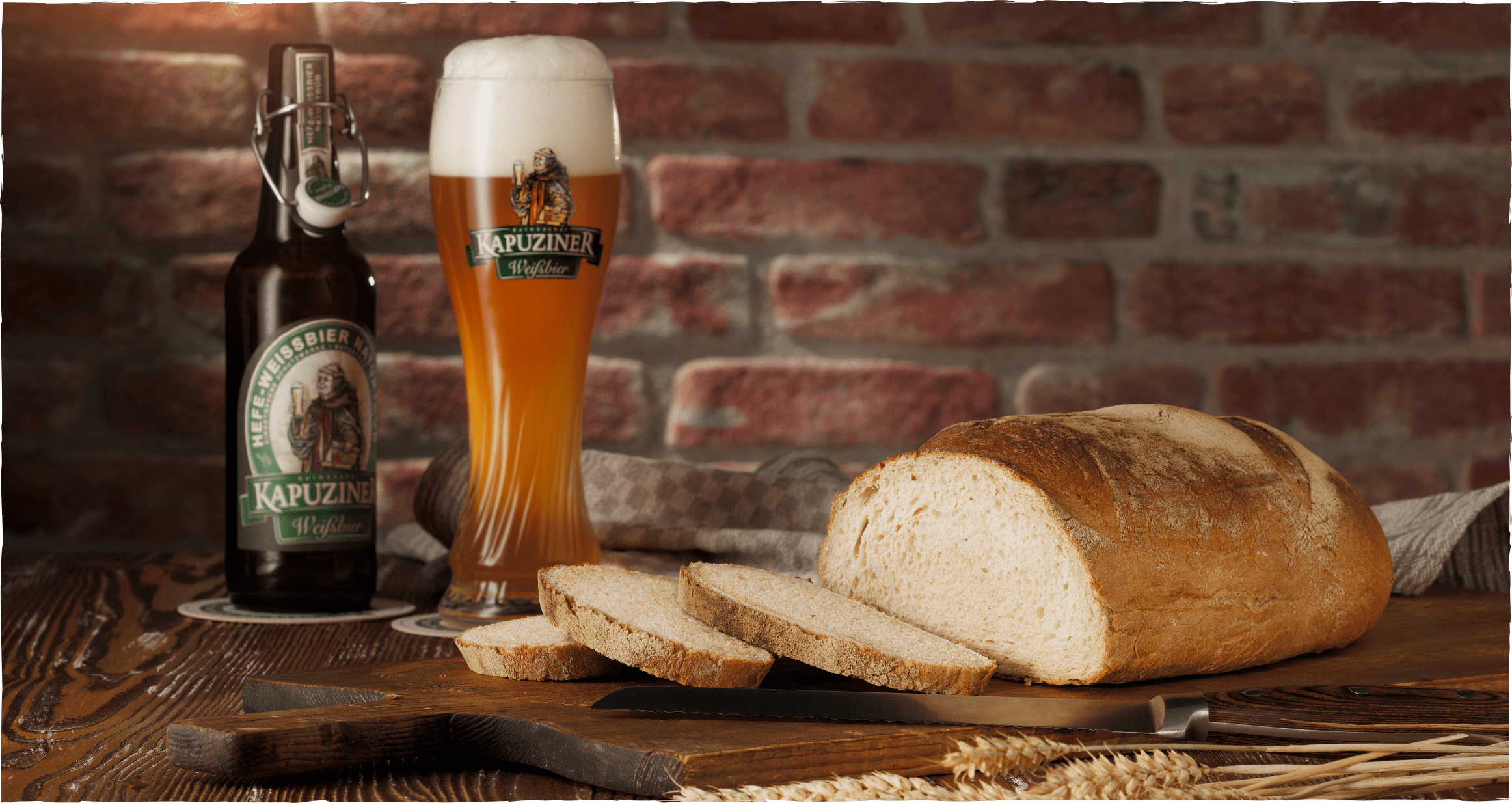 Kapuziner Weißbier con fette di pane